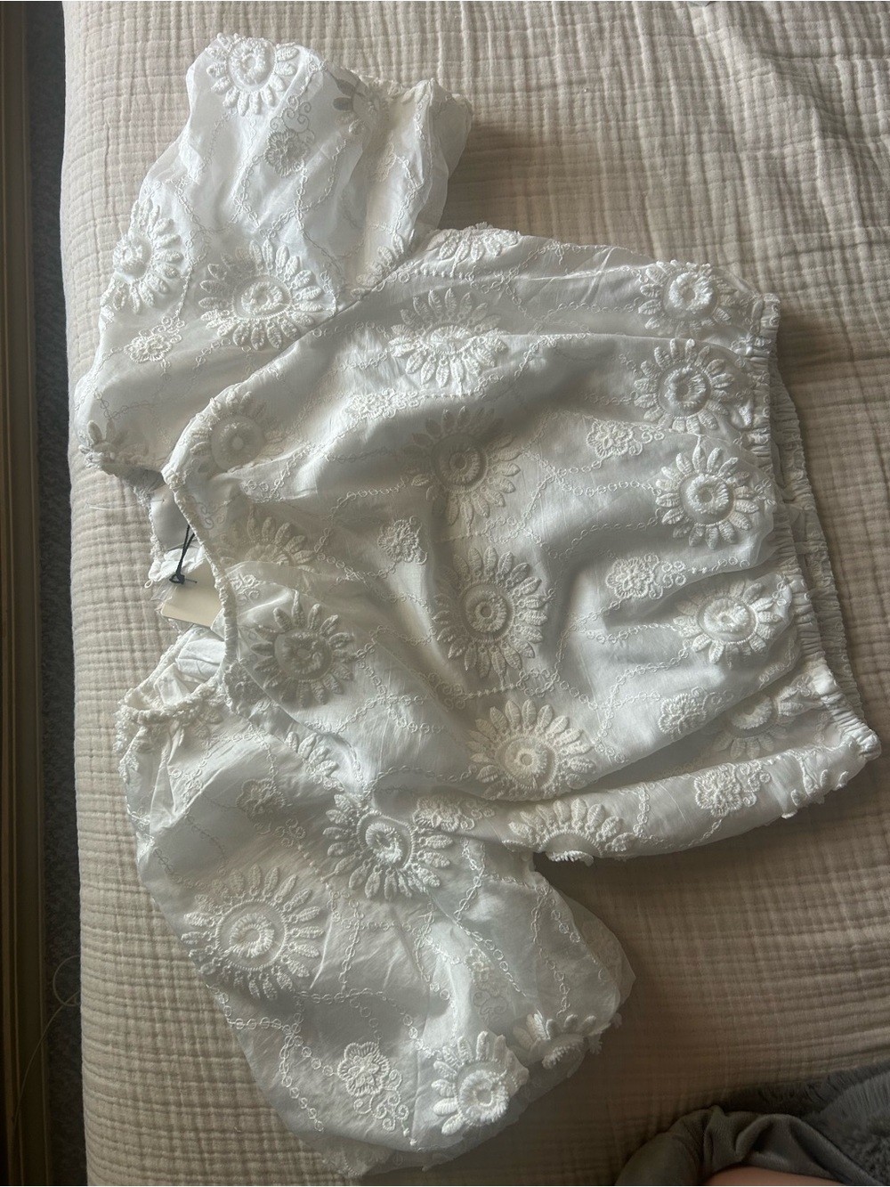 White Embroidered Puff-Sleeve Women's Top - Brand Unspecified